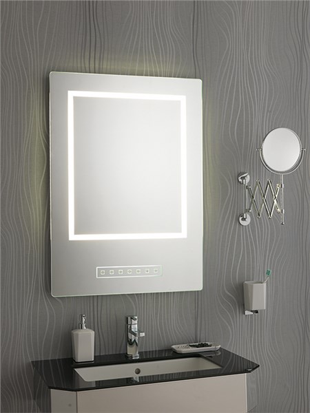 Specchio retroilluminato per un bagno bello e funzionale
