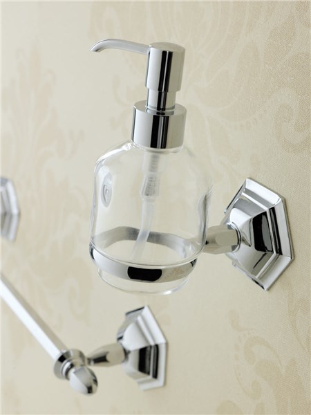 Accessori Marte, design raffinato e funzionale per il bagno classico